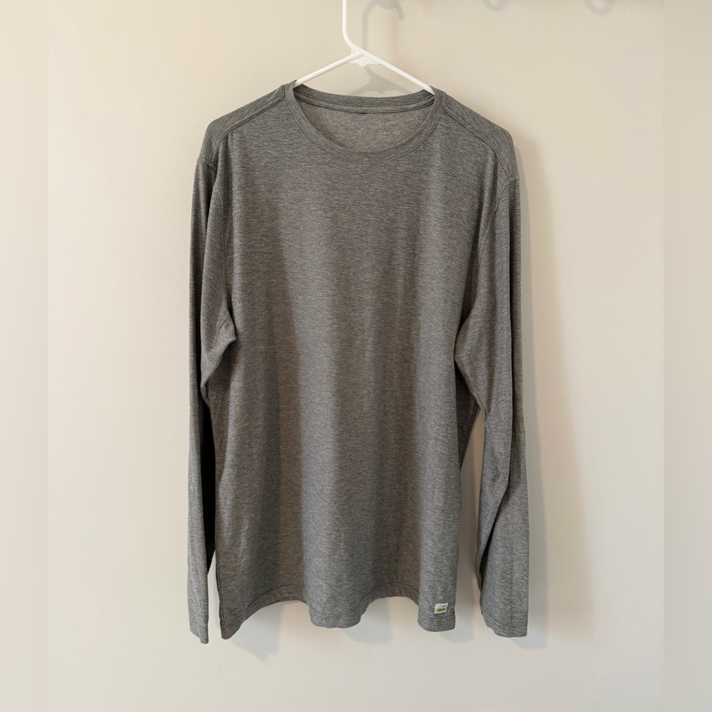 Vuori Men’s Strato Tech Long Sleeve Tee Heather Grey Size XL